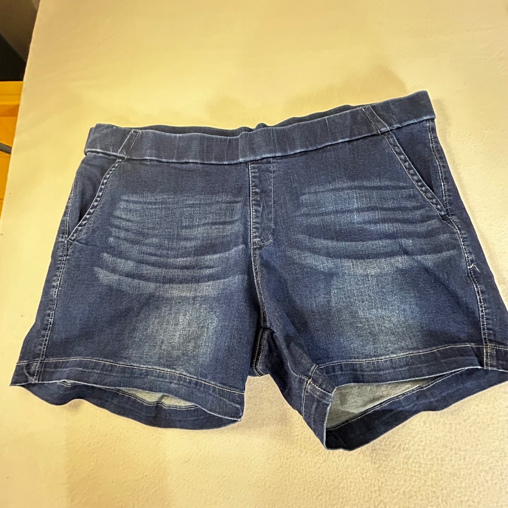 HUE Women's Denim Elastic Waist Pull On‎ Shorts Size 24 Dark Wash